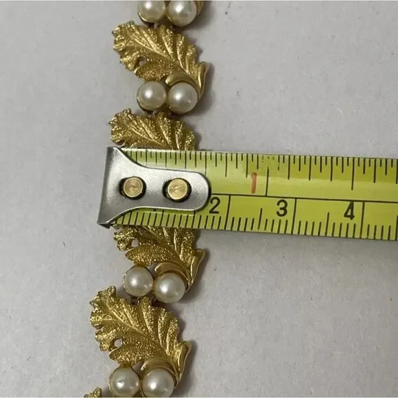 TRIFARI BRUSH GOLD LEAF & PEARL LINK BRACELET VTG - Picture 8 of 8